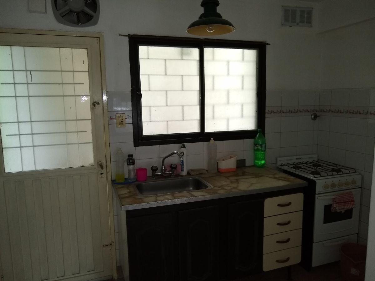 Foto de DEPARTAMENTO EN PLANTA BAJA CON PATIO A 100 MTS AVDA H IRIGOYEN, imagen 4