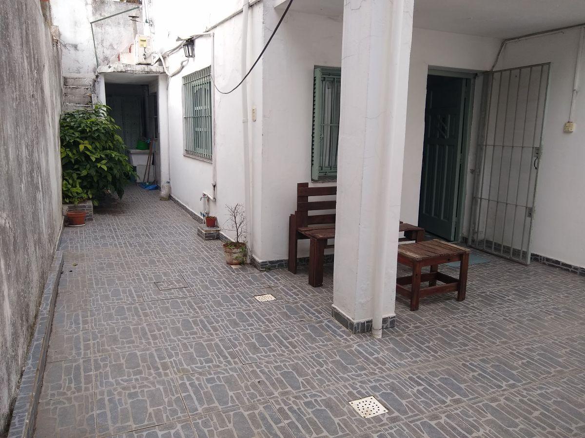 Foto de CASA CON LOCAL Y DEPTO. EN PLANTA ALTA. IDEAL SUBDIVIDIR!, imagen 5