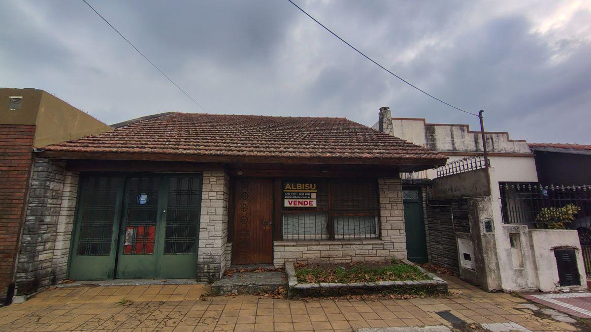 CHALET A MEJORAR SOBRE AMPLIO LOTE
