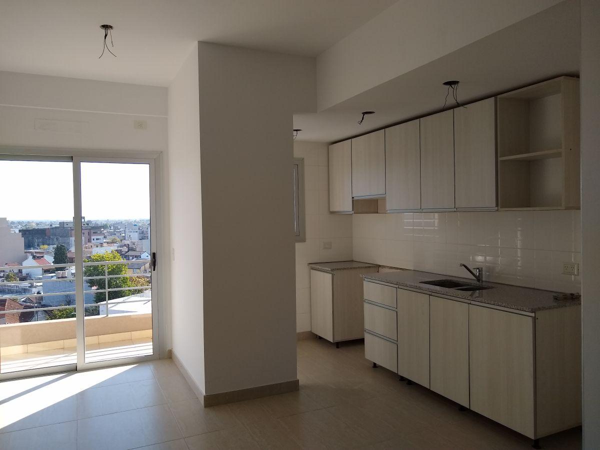 Foto de DEPARTAMENTO CON BALCON Y COCHERA A METROS YRIGOYEN, imagen 3