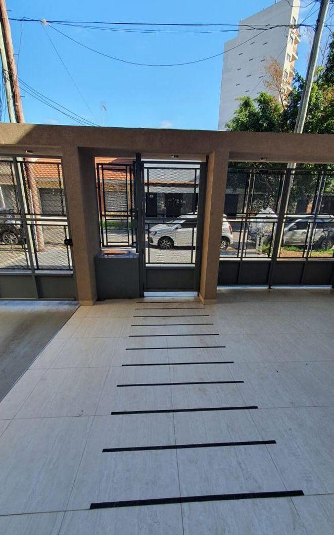 Foto de DEPARTAMENTO CON BALCON Y COCHERA A METROS YRIGOYEN, imagen 2
