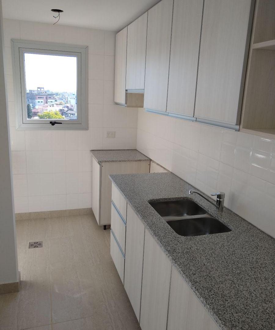Foto de DEPARTAMENTO CON BALCON Y COCHERA A METROS YRIGOYEN, imagen 5