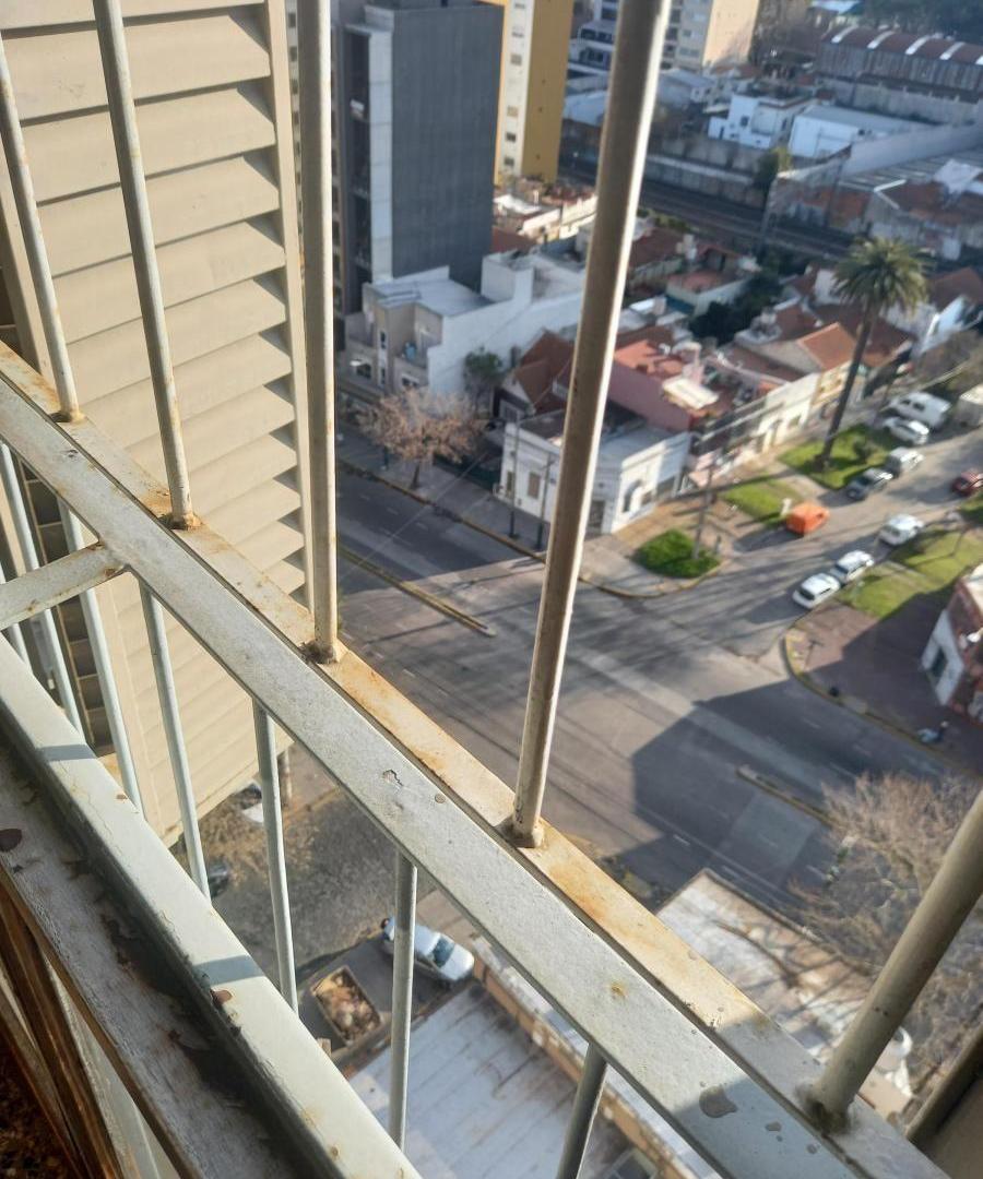 Foto de DEPARTAMENTO SOBRE AVENIDA EN ALQUILER, imagen 1
