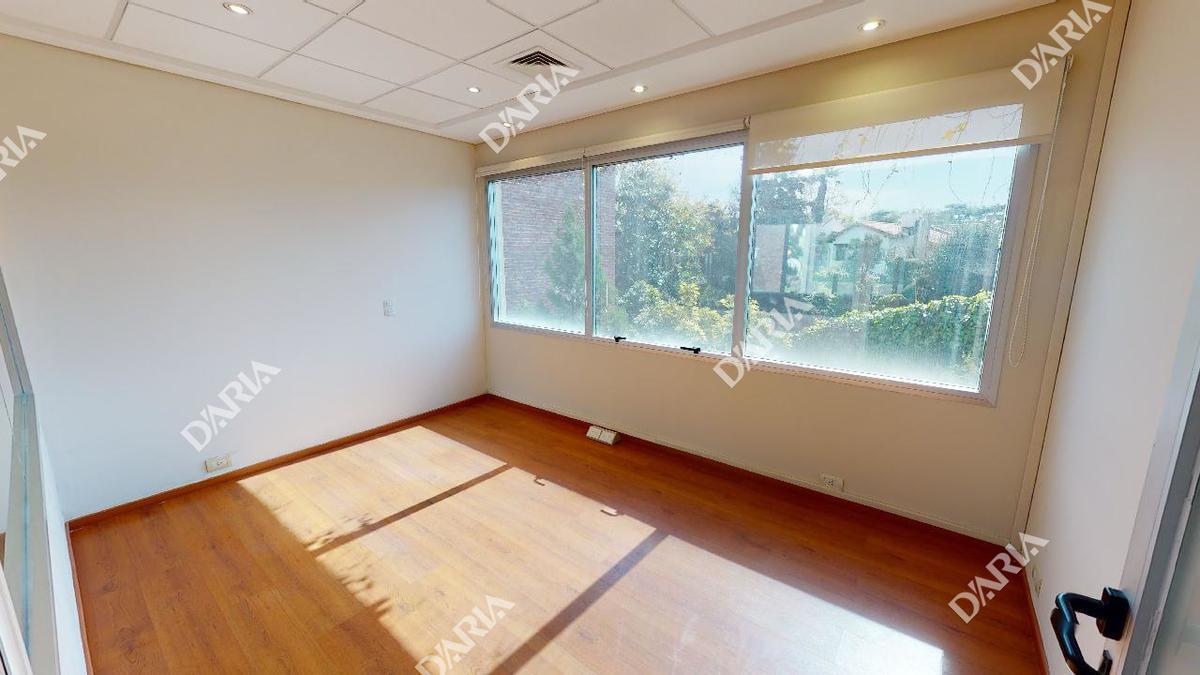 Oficina en venta y alquiler en San Isidro.