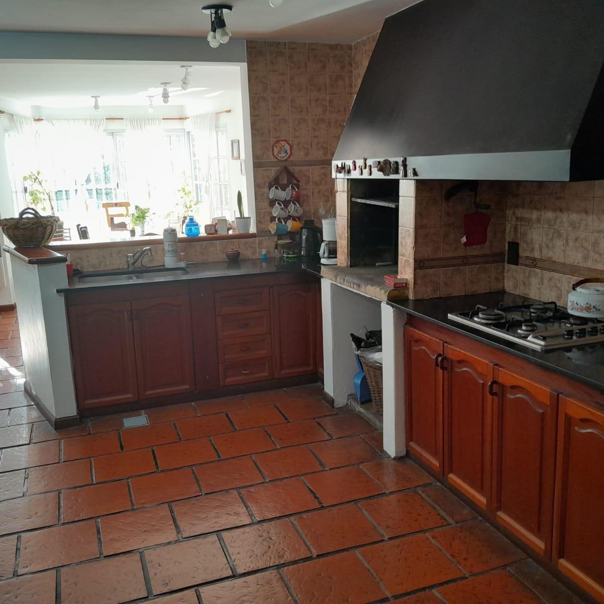 Casa en venta en Beccar de 4 dormitorios, entre Vias y Libertador, jardín, pileta.