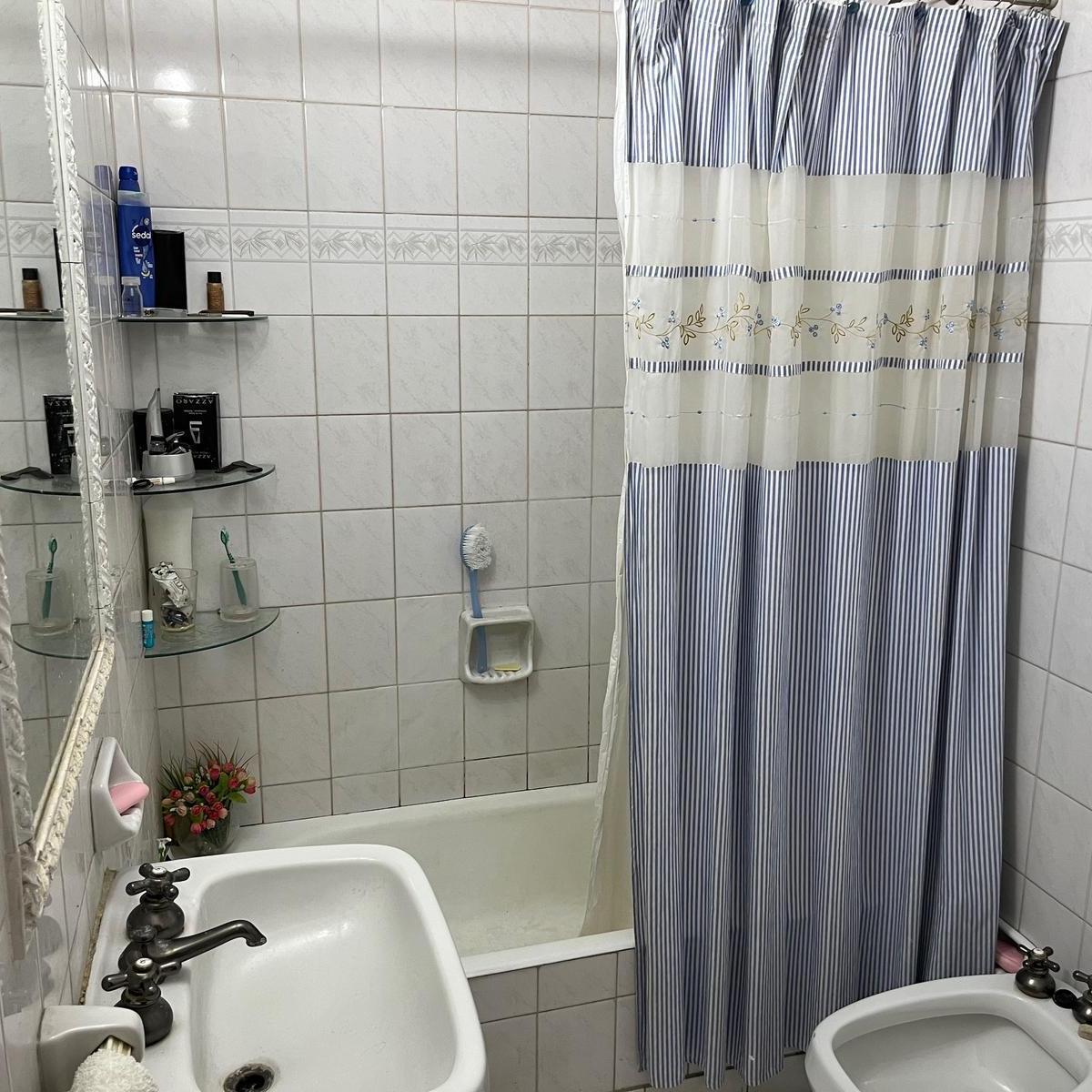 Casa en Venta en Olivos, 4 Dorm.. Quincho con Parrilla, Cochera. 5