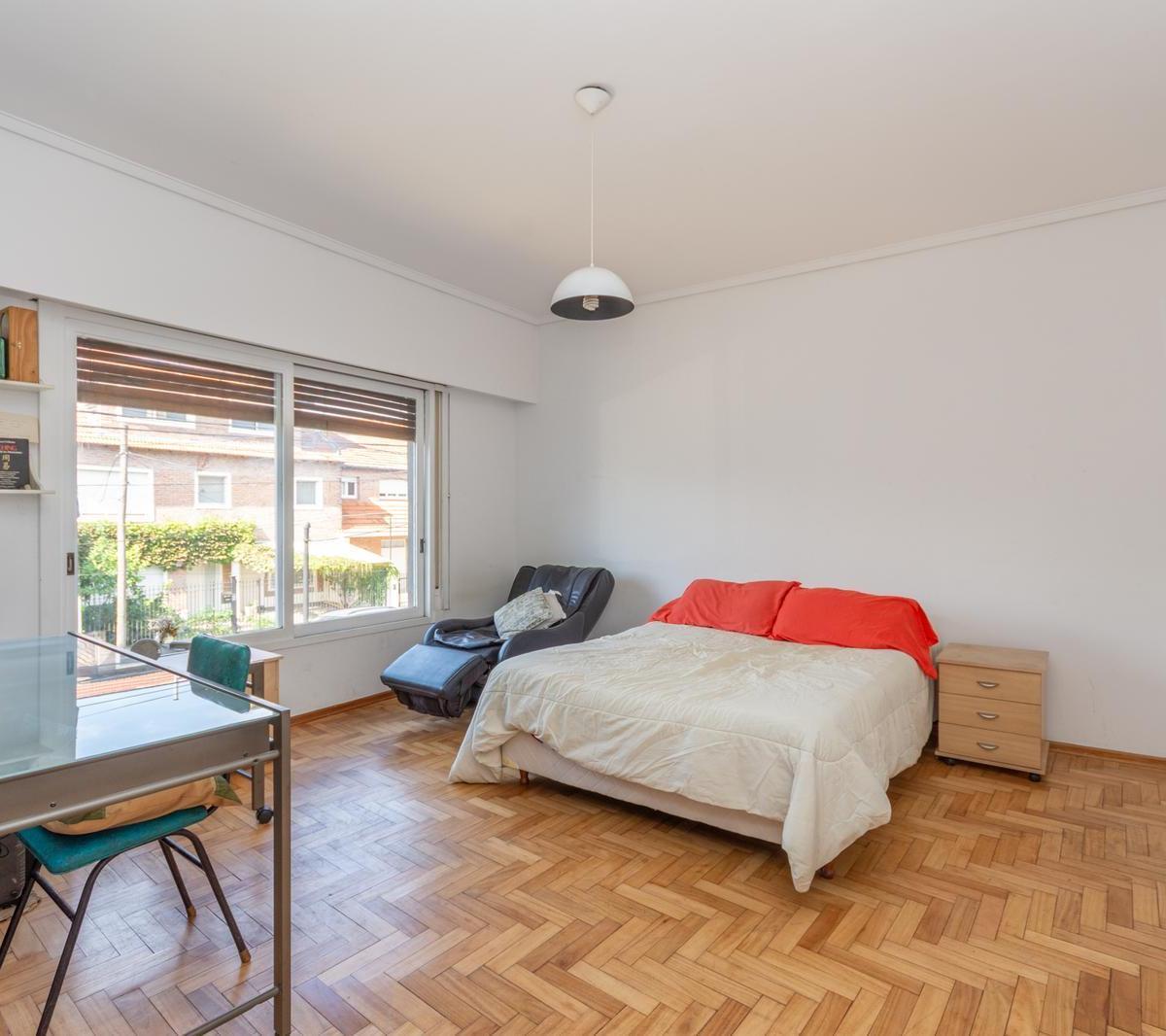 Casa en Venta en Olivos, 4 Dorm., Jardín, Actualizada. 2