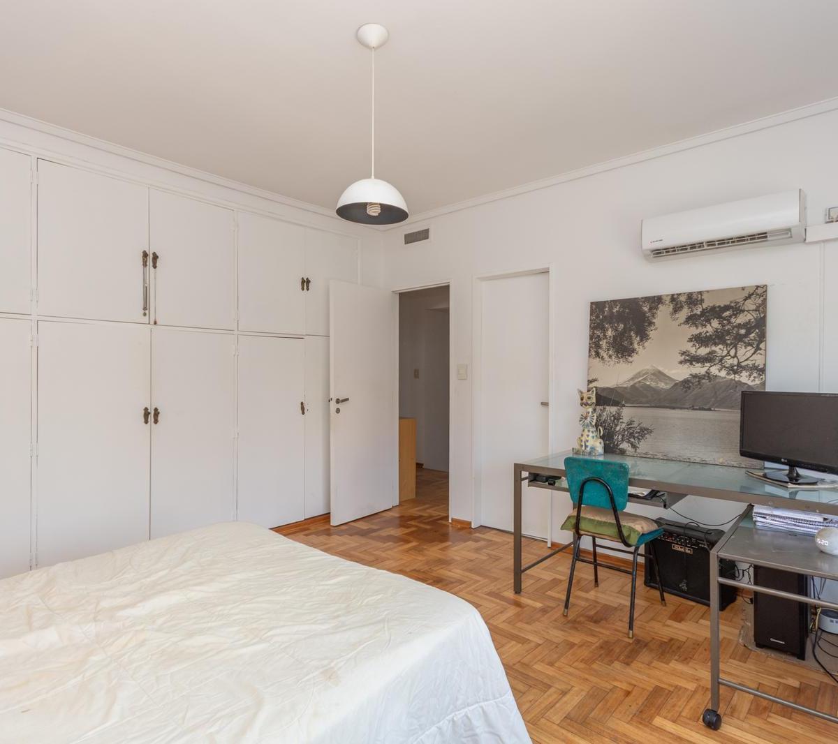 Casa en Venta en Olivos, 4 Dorm., Jardín, Actualizada. 4