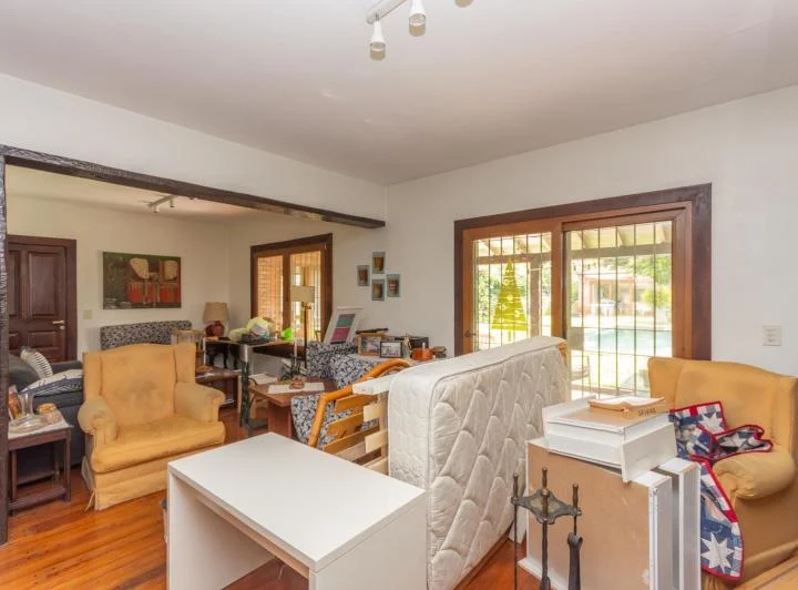 Casa en Venta en Las lomas.  Buen jardín y gran quincho con parrilla. 5