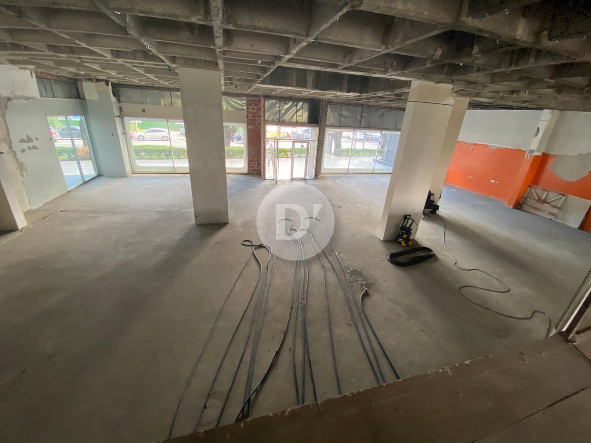 Local comercial en alquiler sobre Av. Libertador en Martinez, San Isidro.