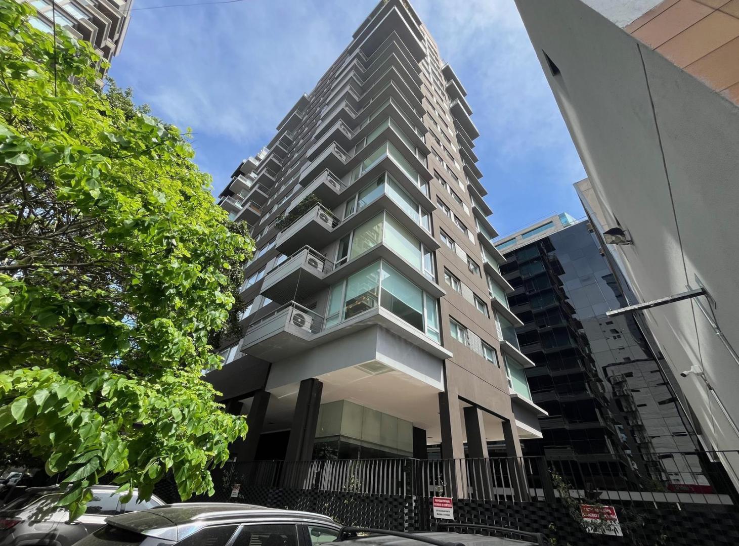 Departamento en venta, en Vte. Lopez, edifico full amenities, vigilancia permanente, cochera.