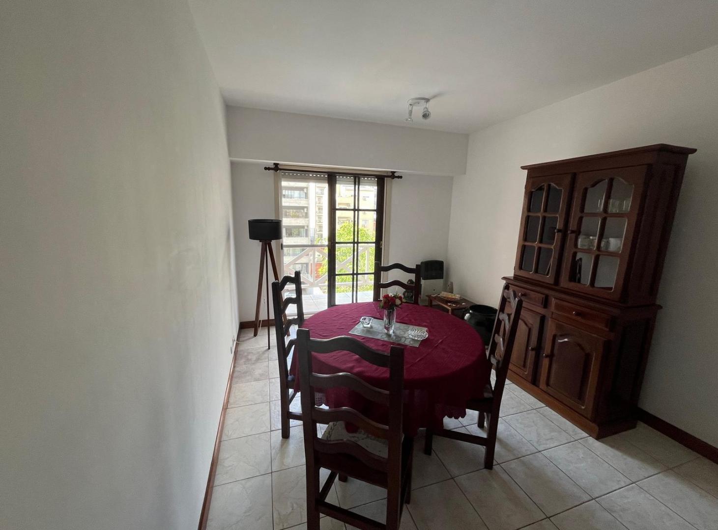 Departamento en venta en Vicente Lopez, actualizado con cochera.