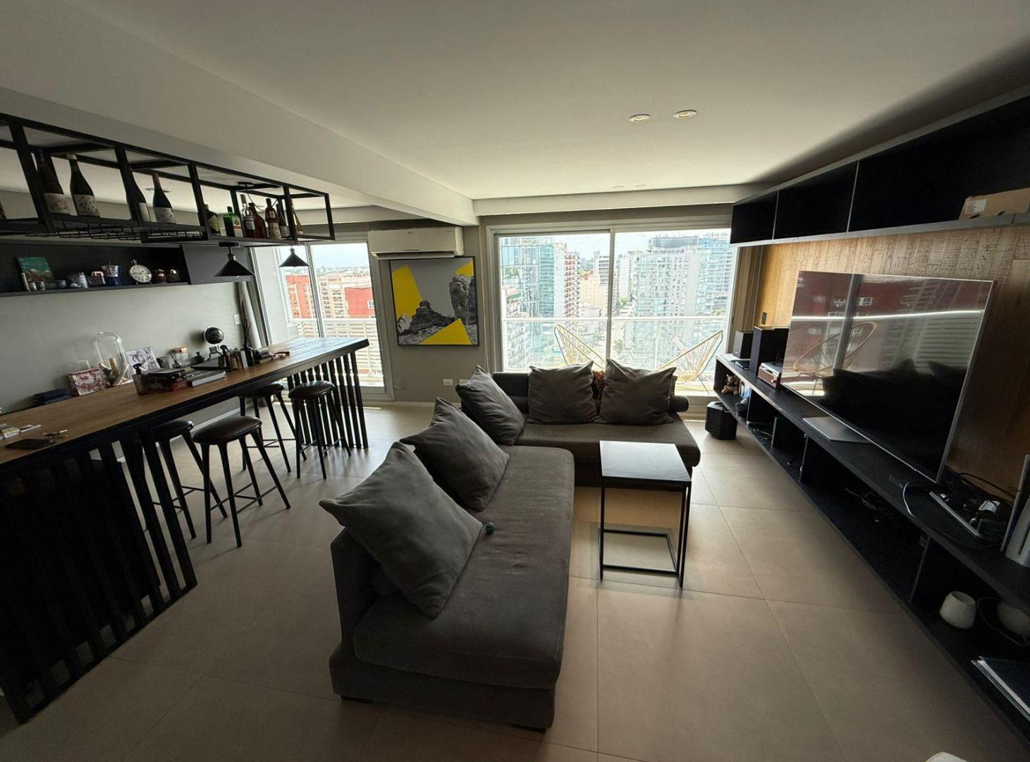 Penthouse en venta en edificio Wave con terraza y parrilla propia.