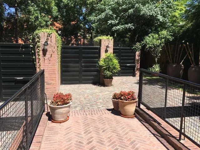 Chalet en venta en Martinez de Libertador al Rio, 2300M2 en barranca, calle privada, cul de sac. 2