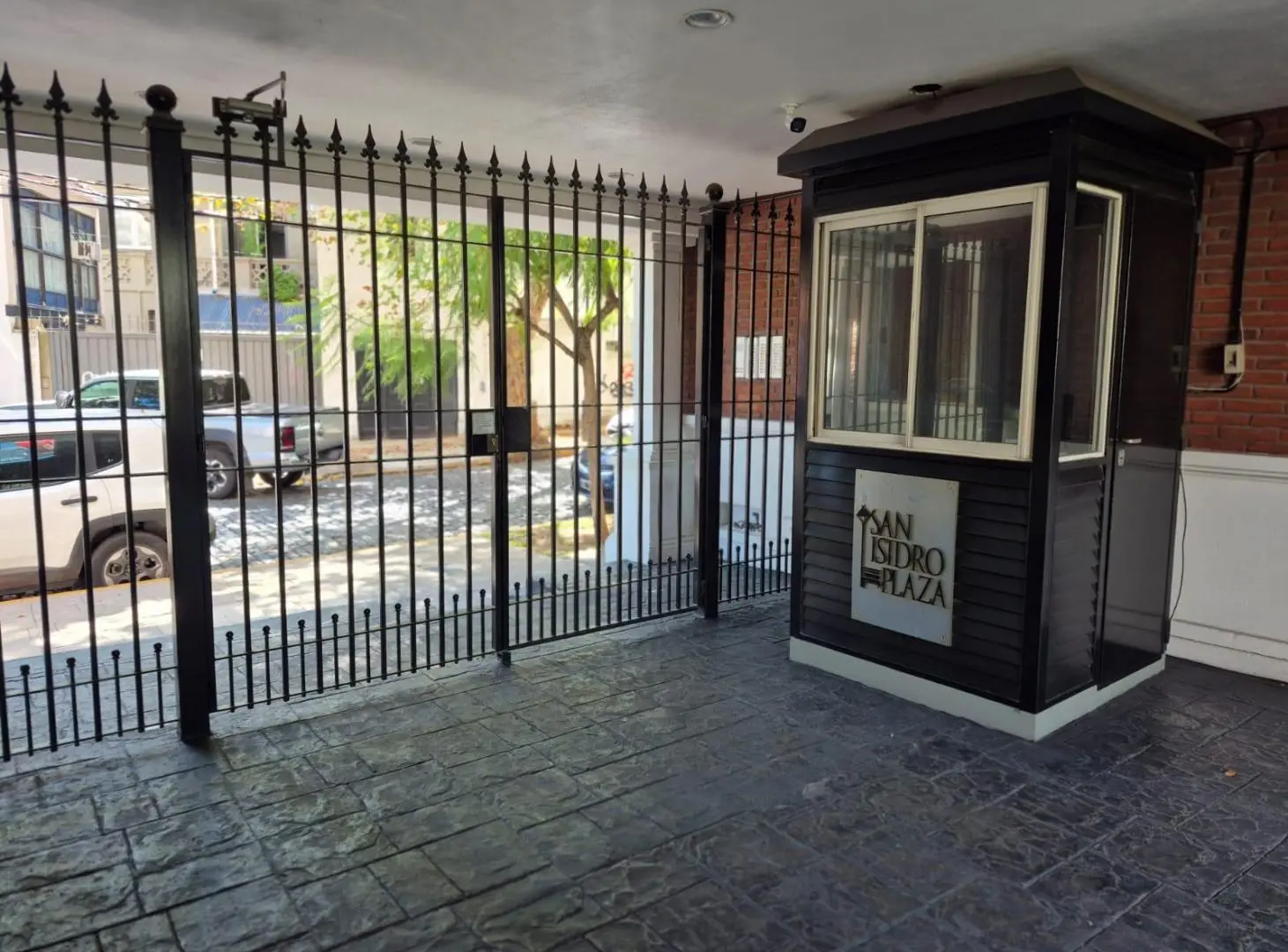 Departamento Venta "San Isidro Plaza" 3 ambientes con cochera centro de San Isidro 1