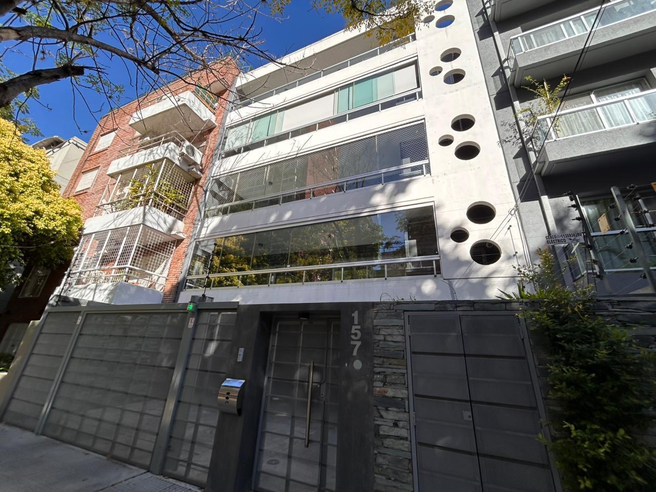Piso de 4 ambientes en el Centro de Martínez, con parrilla propia, cochera y baulera, bajas expensas