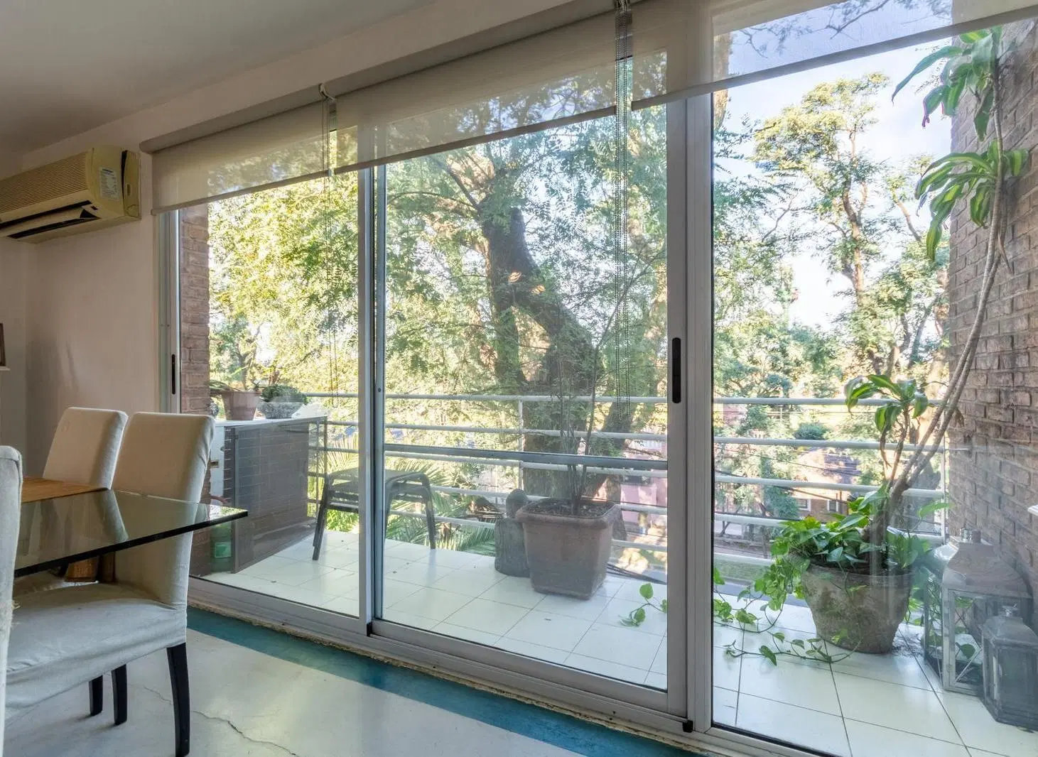 Departamento triplex, frente al club CASI, con 2 terrazas propias, parrilla y 2 cocheras. San Isidro 8