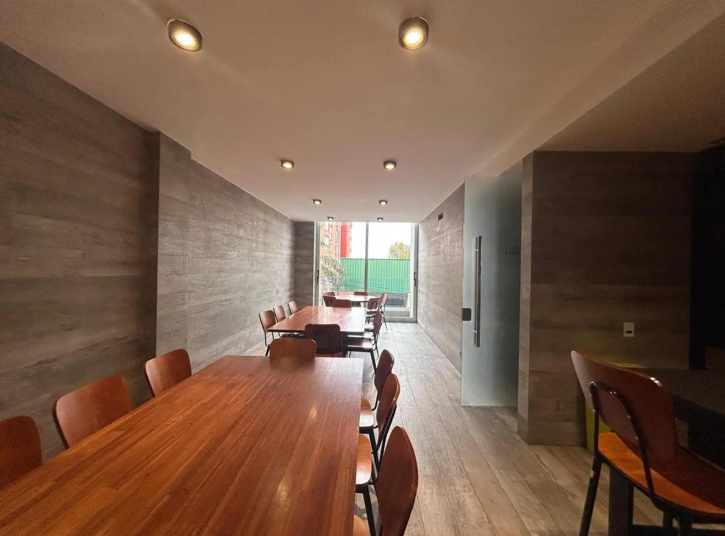 Departamento de categoria 3 ambientes full amenities con cochera y baulera, vista abierta 5