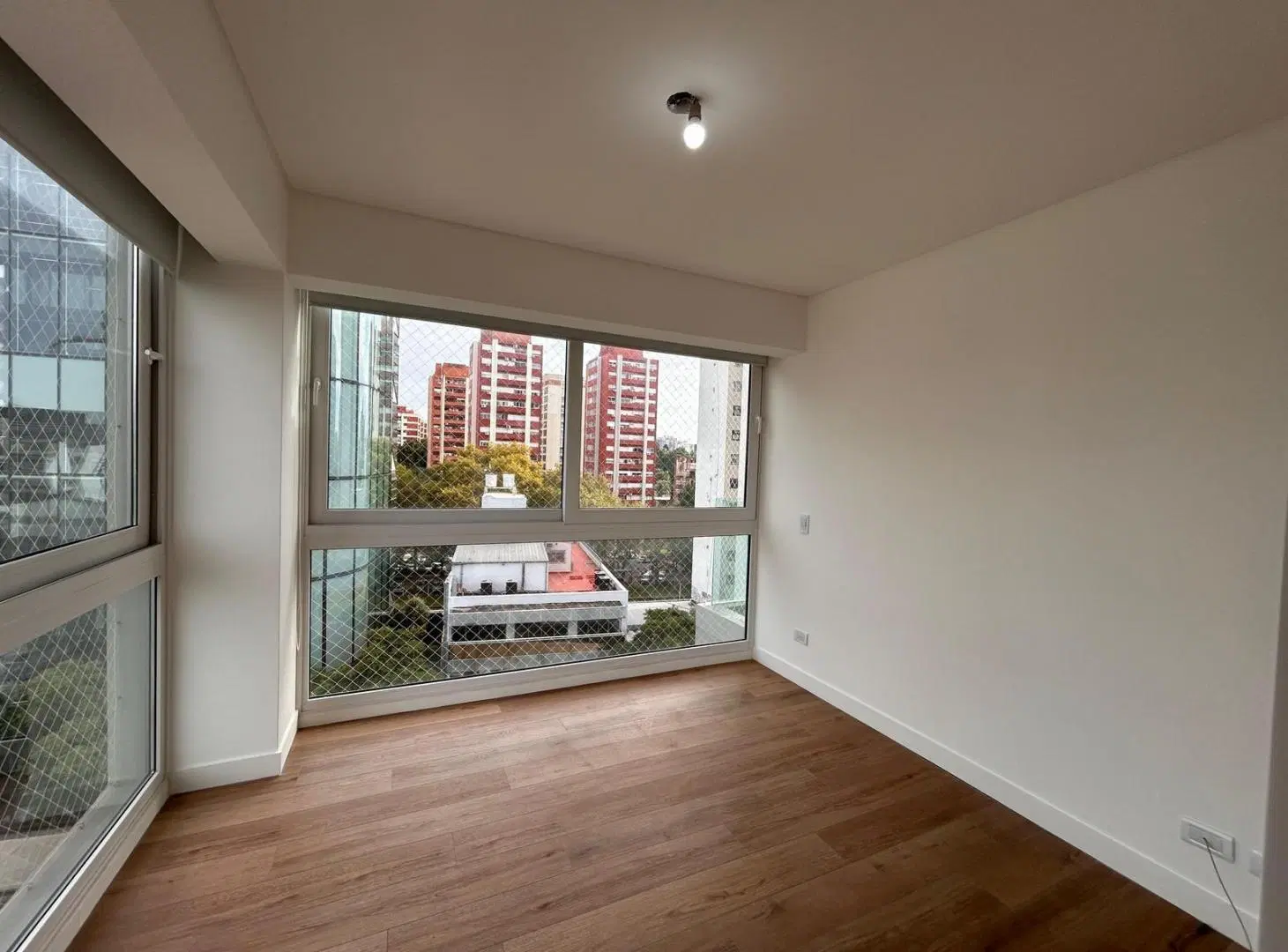 Departamento de categoria 3 ambientes full amenities con cochera y baulera, vista abierta 2