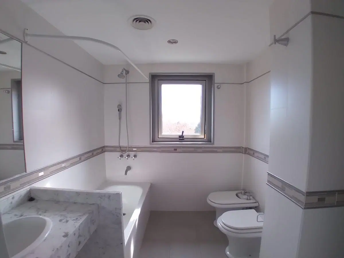 Excelente 4 ambientes con 1 cocheras, zona residencial! 4