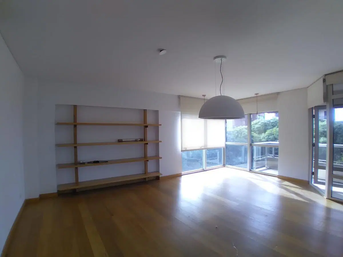 Excelente 4 ambientes con 1 cocheras, zona residencial! 1