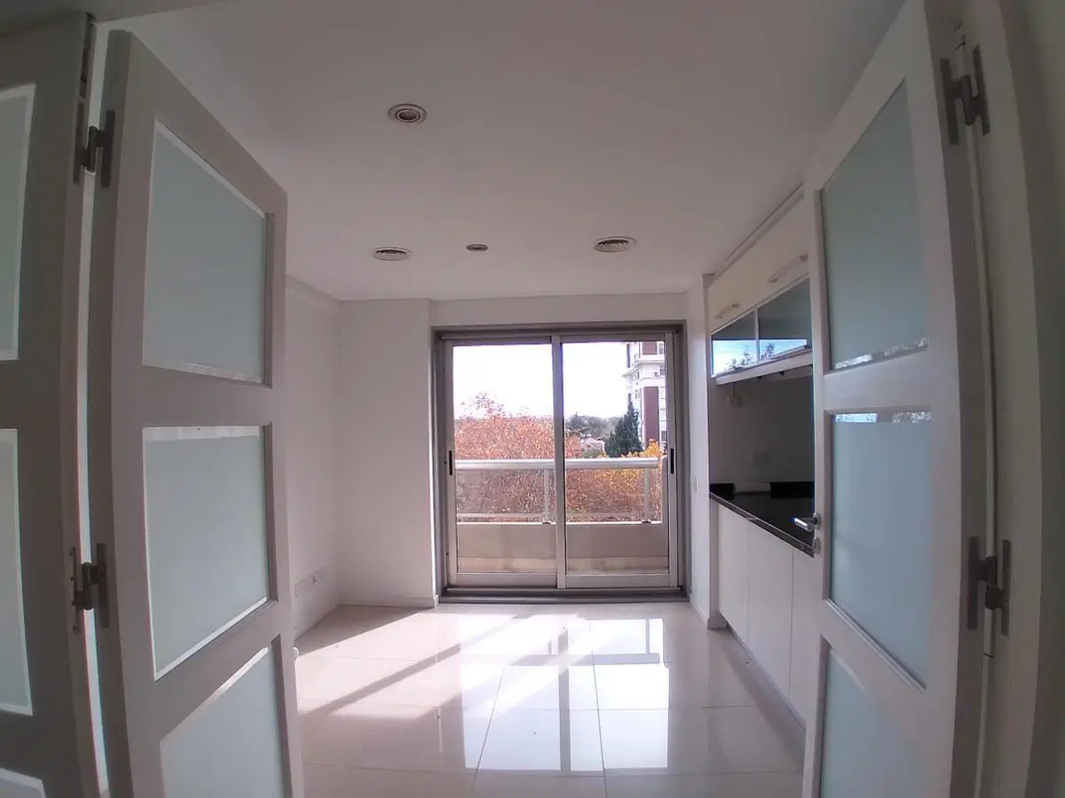 Excelente 4 ambientes con 1 cocheras, zona residencial! 2