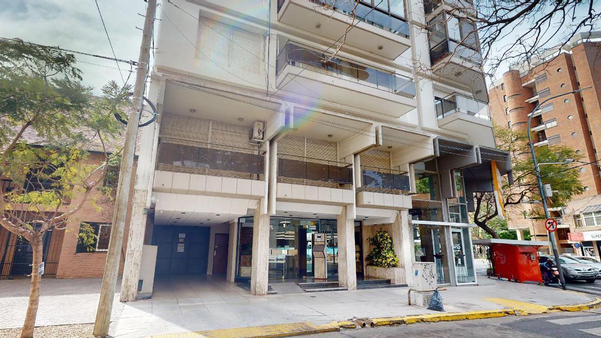 Semipiso en venta en La Lucila, 4 ambientes, con cochera.