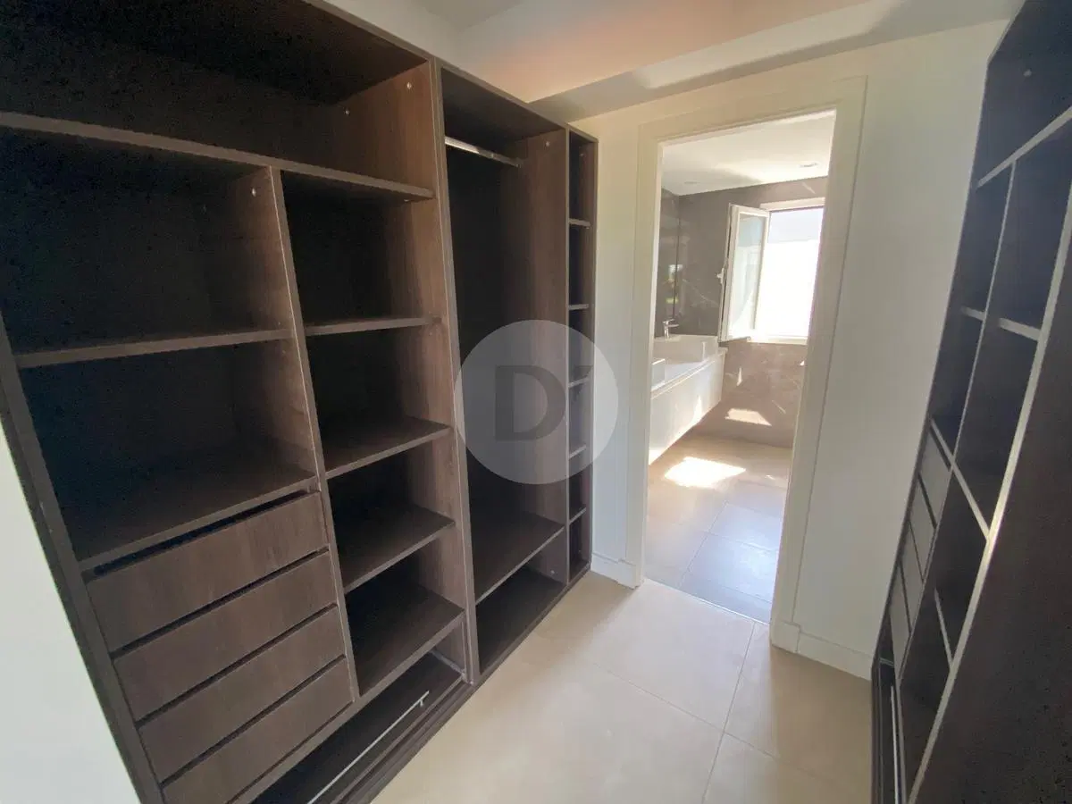 Alquiler departamento 3 ambientes y terraza privada en San Isidro, con cochera doble y baulera 2