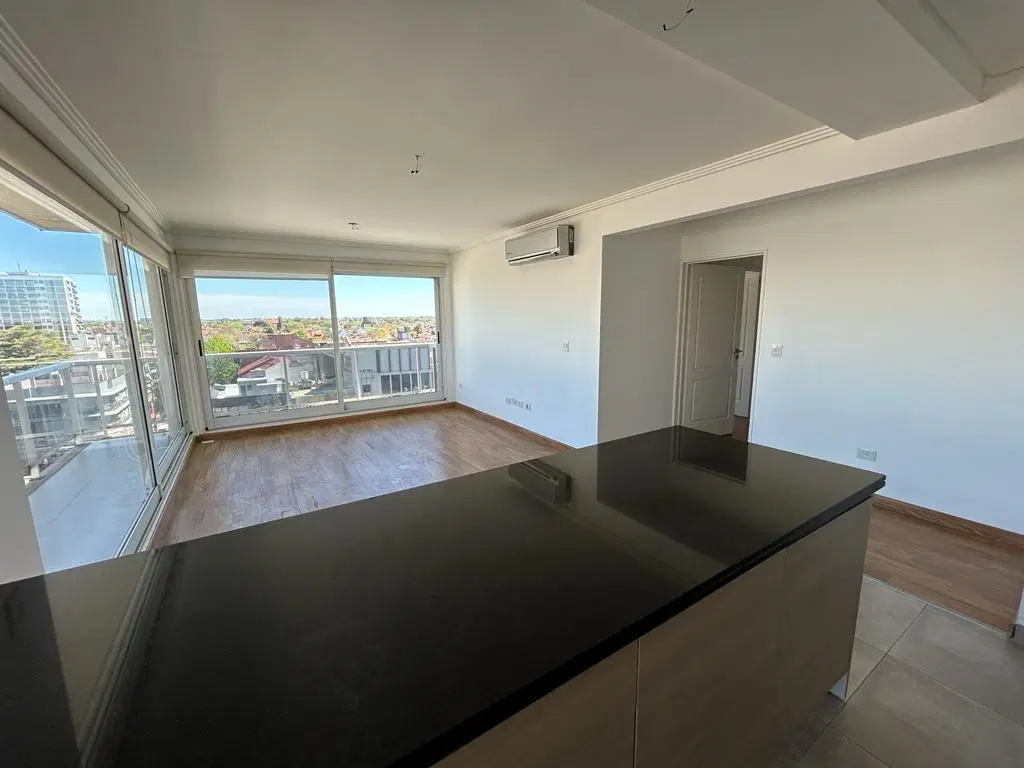 Venta departamento de 3 ambientes con cochera y amenities en Martinez 4