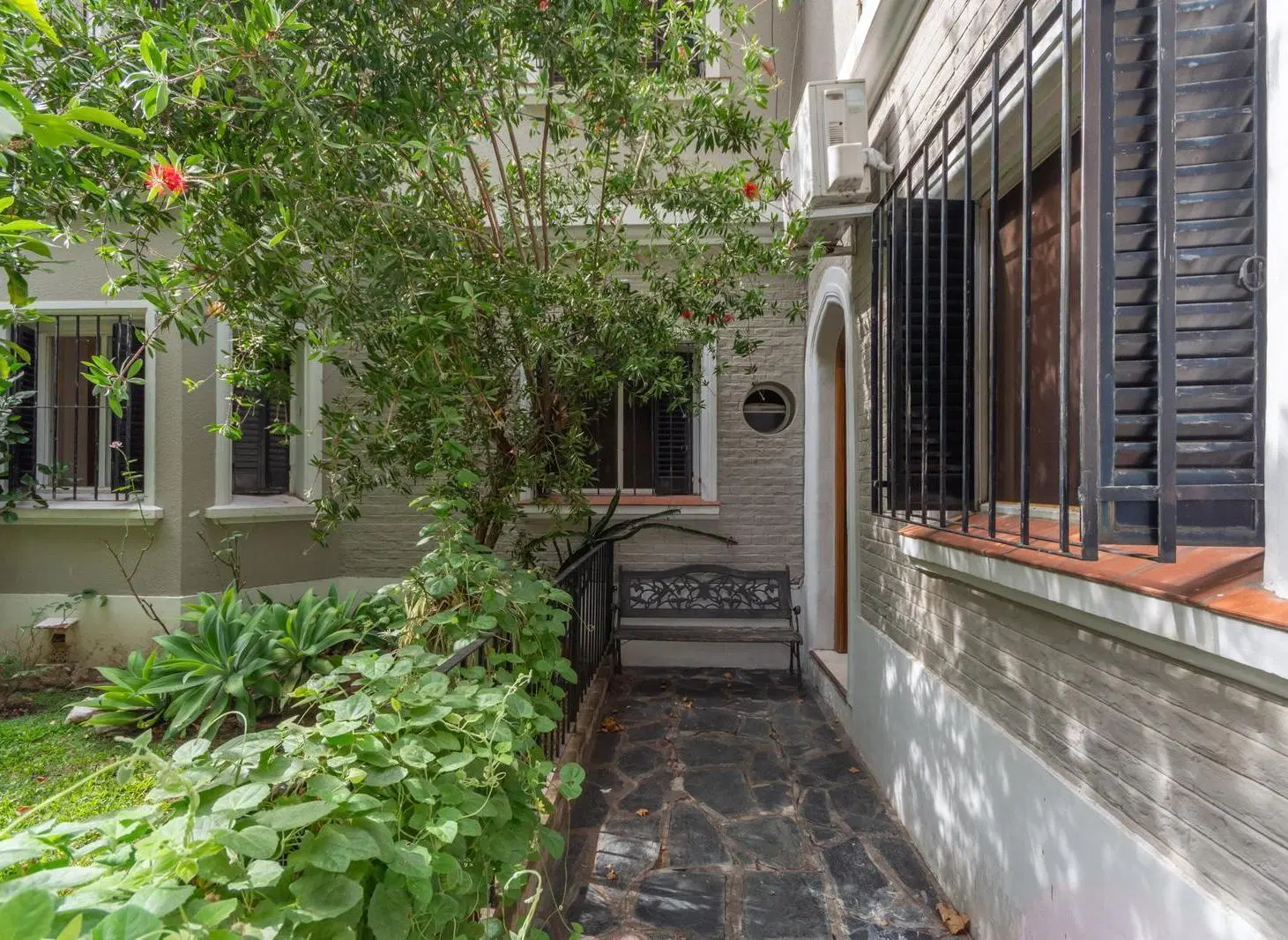 Casa  en venta de 7 ambientes en Vicente Lopez, residencial. 2