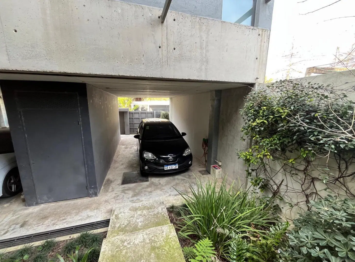 Casa tipo PH en venta en La Lucila próximo al rio, muy especial, con jardín pileta y parrilla. 8