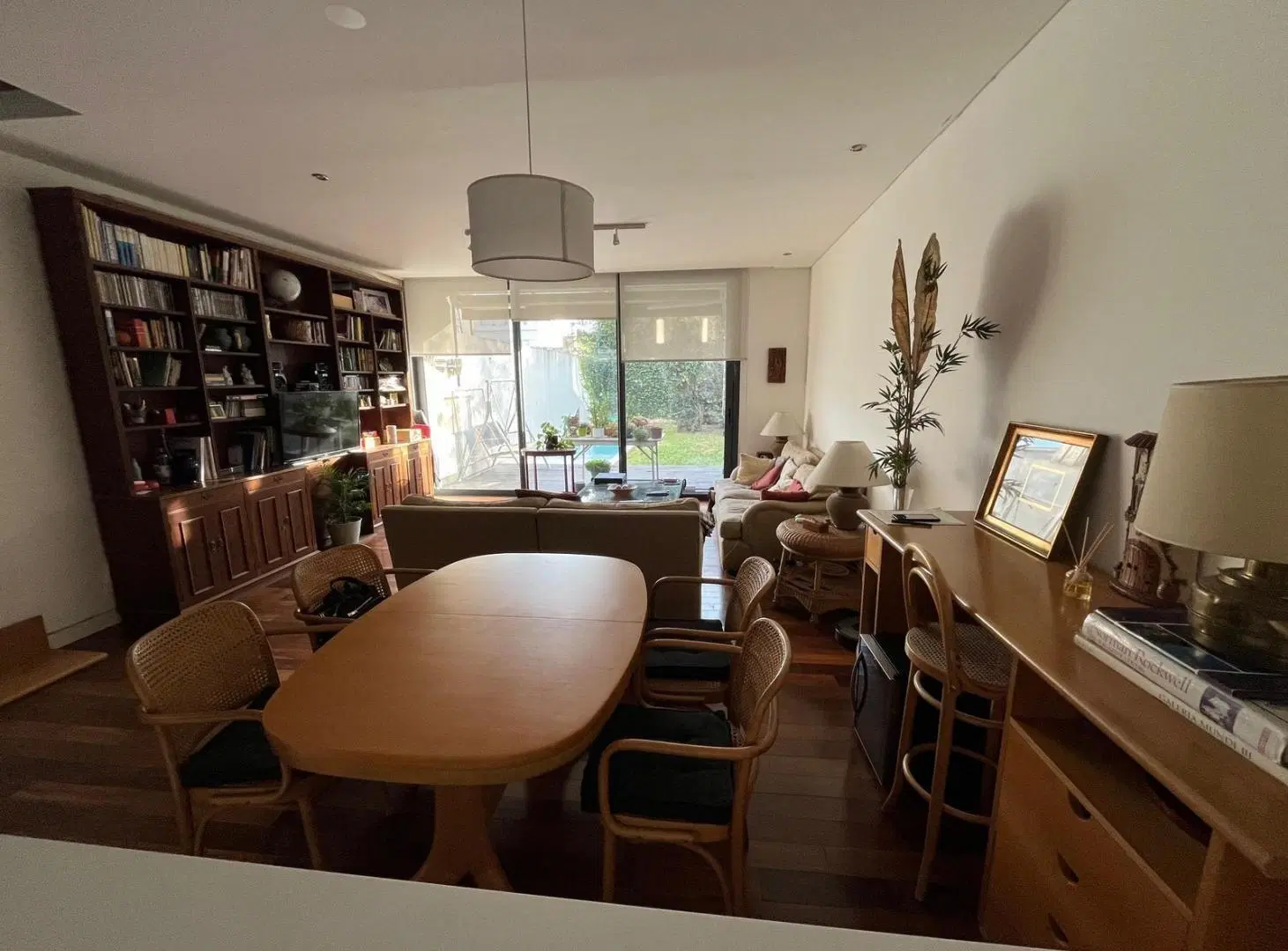 Casa tipo PH en venta en La Lucila próximo al rio, muy especial, con jardín pileta y parrilla. 4