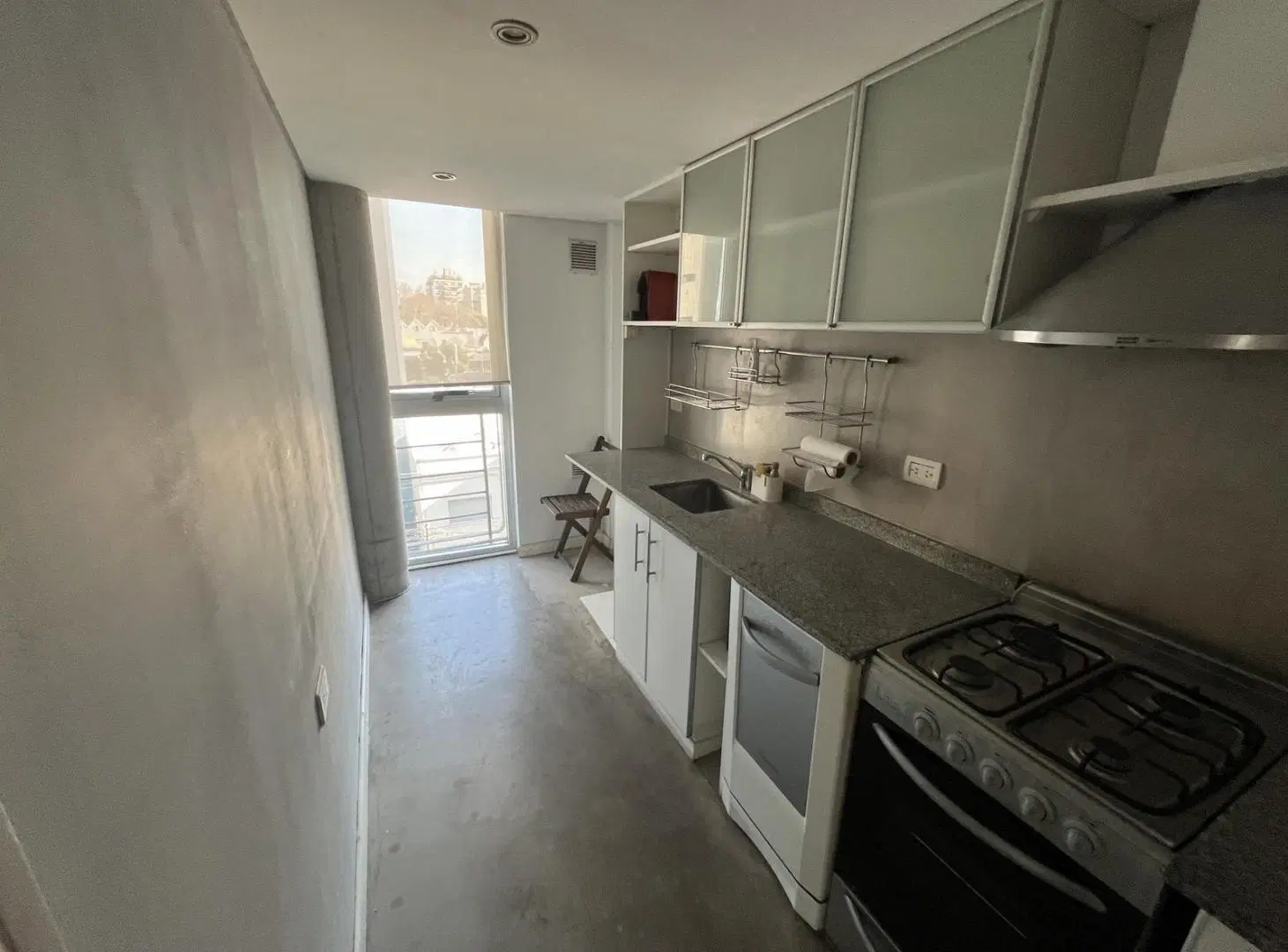 Departamento en venta en Olivos, zona puerto con cochera, pileta, parrilla. 4