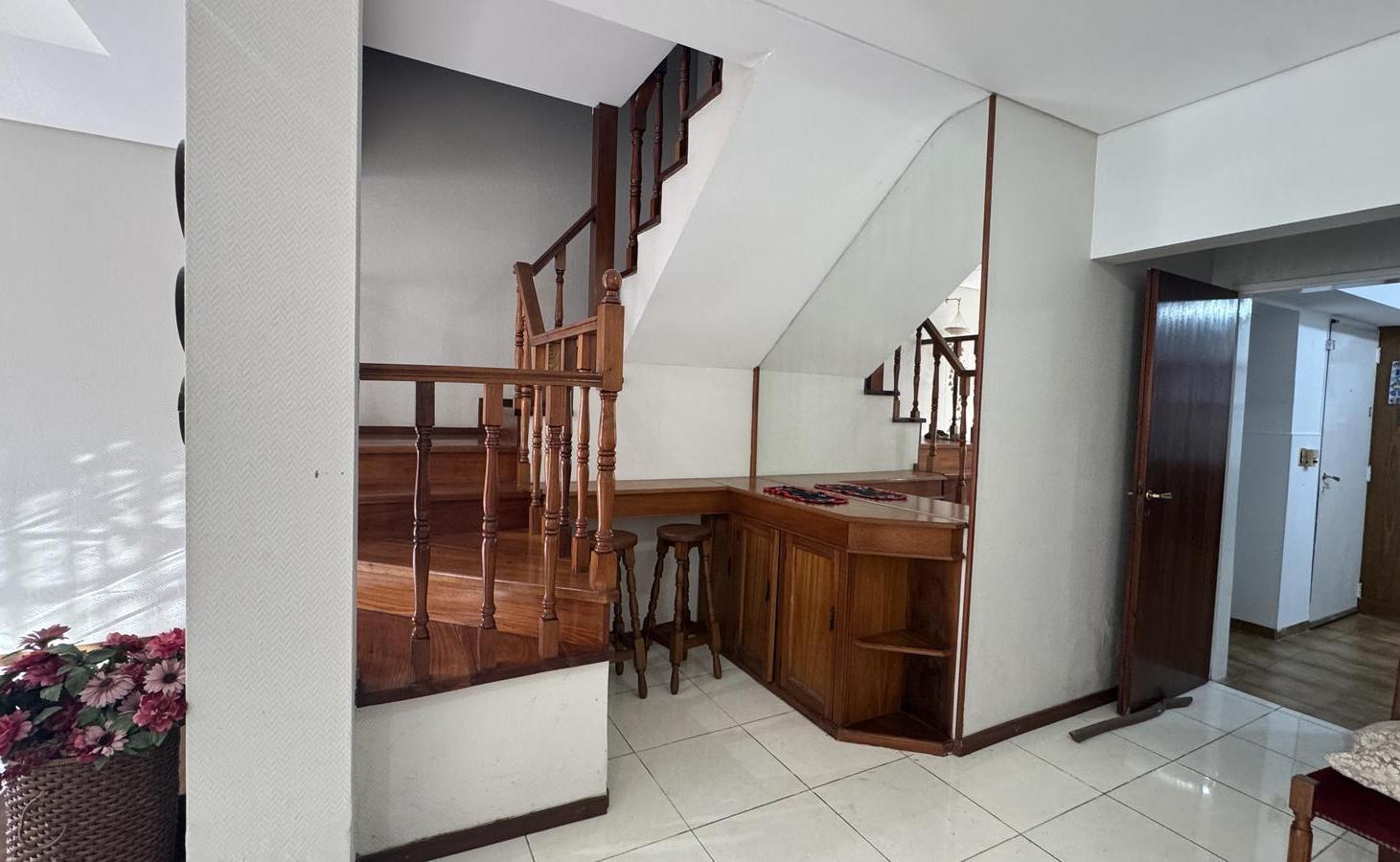 Foto de VENTA CHALET 4 DORM ESCRITORIO PLYROOM 3 COCHERAS FLORIDA LASALLE. APTO, imagen 1