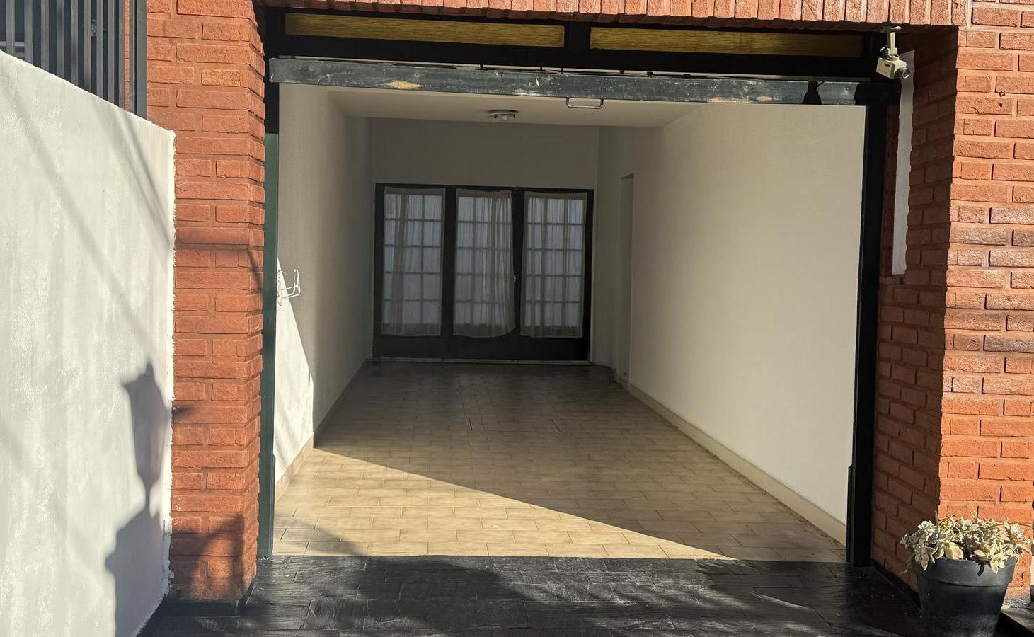 Foto de VENTA CHALET 4 DORM ESCRITORIO PLYROOM 3 COCHERAS FLORIDA LASALLE. APTO, imagen 5