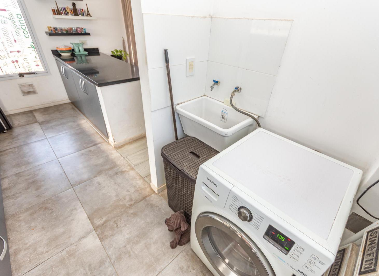 Foto de Triplex en venta en Olivos 5 ambientes, pileta, parrilla y 2 cocheras, imagen 3