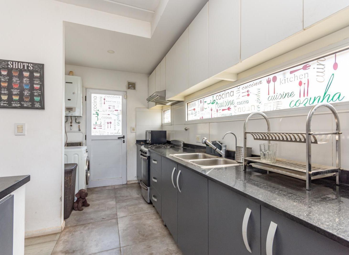 Foto de Triplex en venta en Olivos 5 ambientes, pileta, parrilla y 2 cocheras, imagen 4