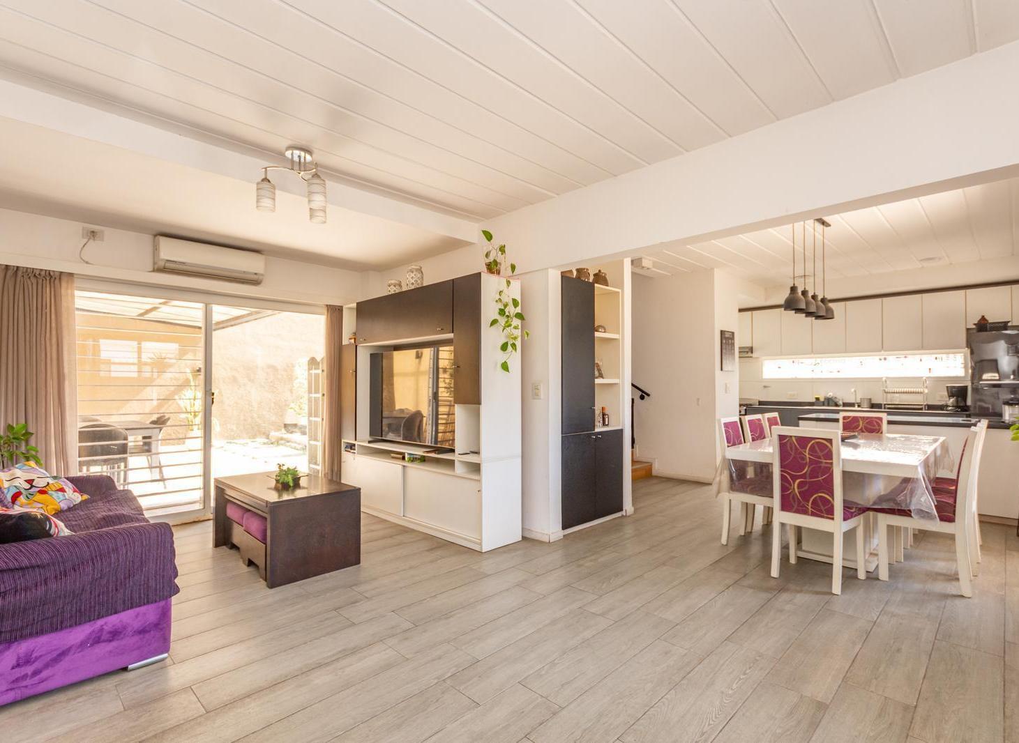 Foto de Triplex en venta en Olivos 5 ambientes, pileta, parrilla y 2 cocheras, imagen 2