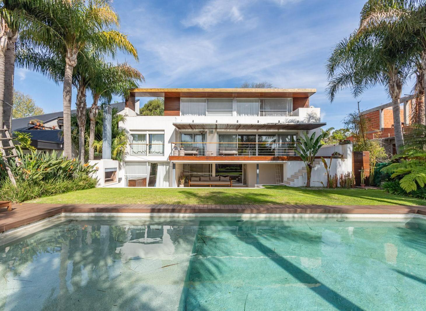 Foto de Casa de 7 ambientes en venta. Beccar, Boating Club., imagen 1