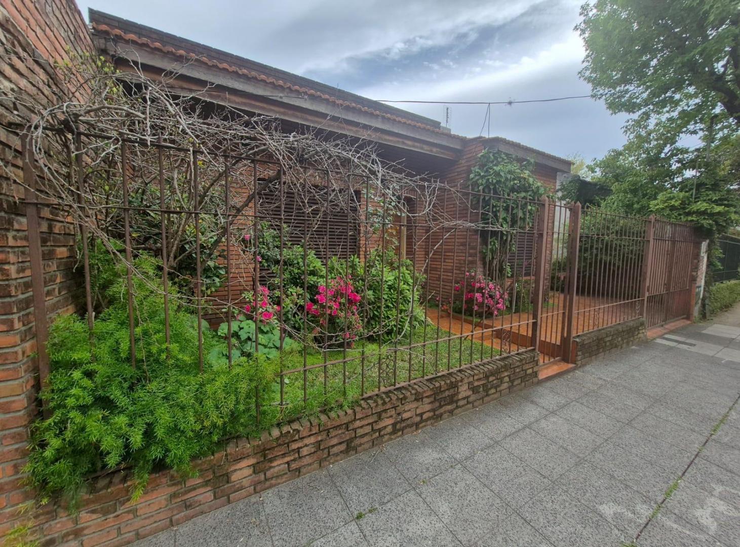 Foto de Terreno o casa a refaccionar en Venta Olivos Maipu a Uzal, imagen 2