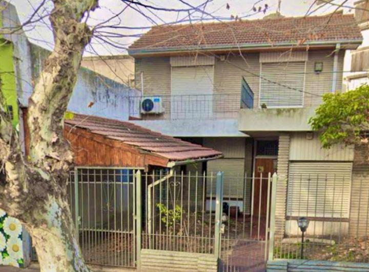 Casa en EXCELENTE UBICACION EN ADROGUE