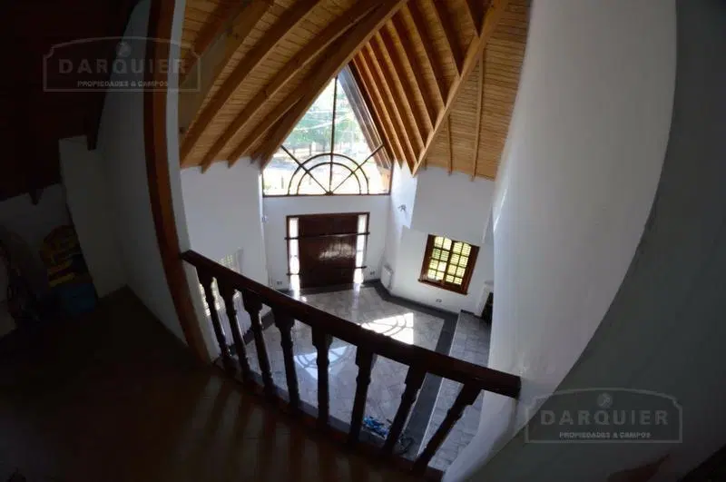 EXCELENTE CHALET EN ADROGUE 3