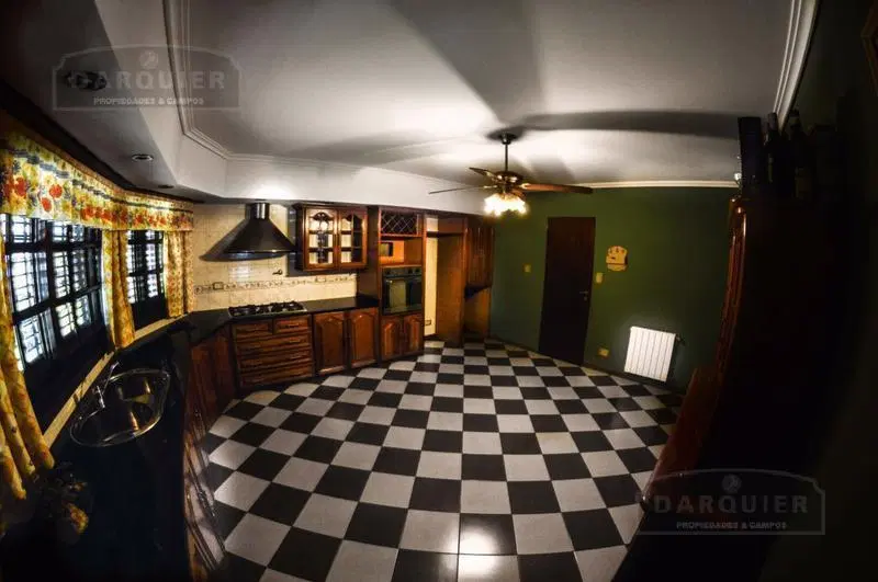 EXCELENTE CHALET EN ADROGUE 5