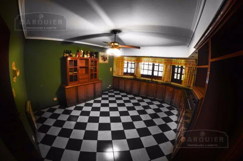 EXCELENTE CHALET EN ADROGUE 2