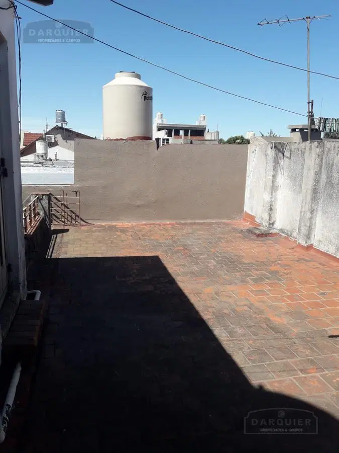 MUY BUENA UBICACION. FRENTE A LA PLAZA COLON 8