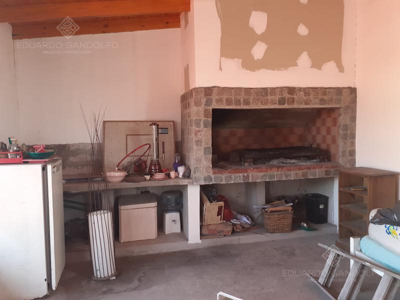Chalet de Estilo Reciclado a Nuevo con Pileta - Excelente! 3