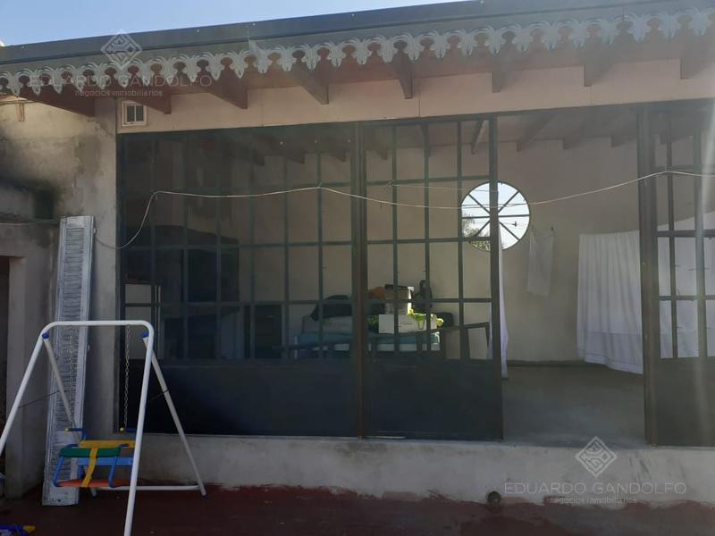 Chalet de Estilo Reciclado a Nuevo con Pileta - Excelente! 2