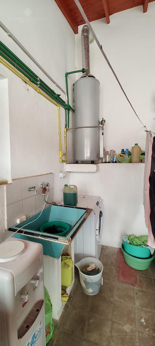 Excelente Piso Sobre La Avda. en Escalada Centro Fte Al Fcgr - Residencia Universitaria! 3