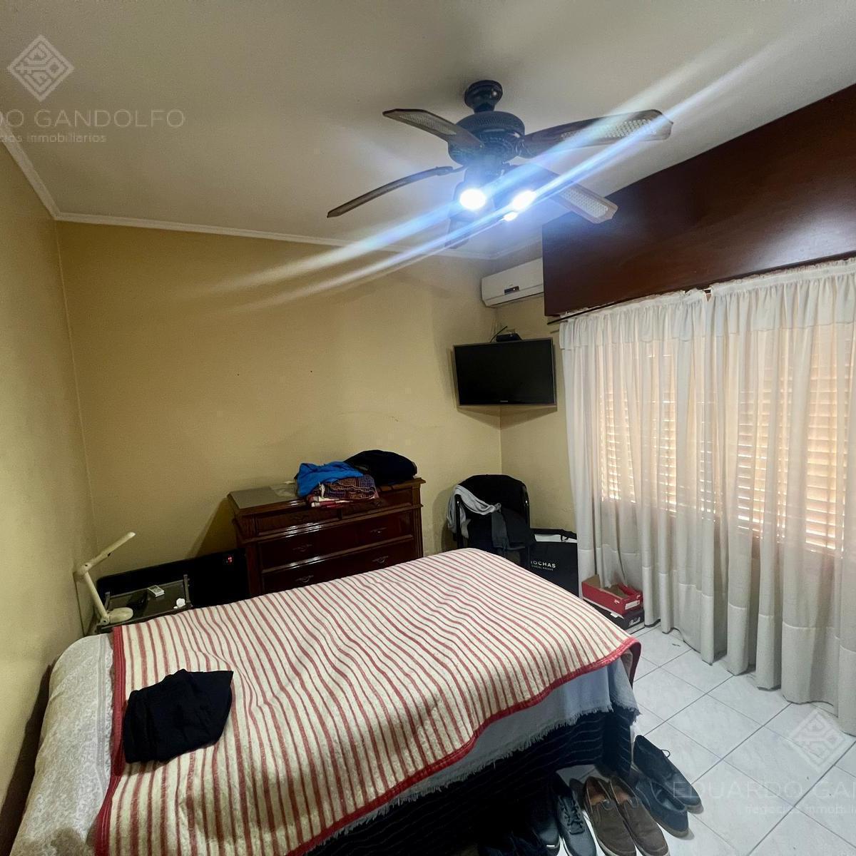 Casa de 6 Ambientes con Dos Locales y Gran Fondo - Venta Directa! 5