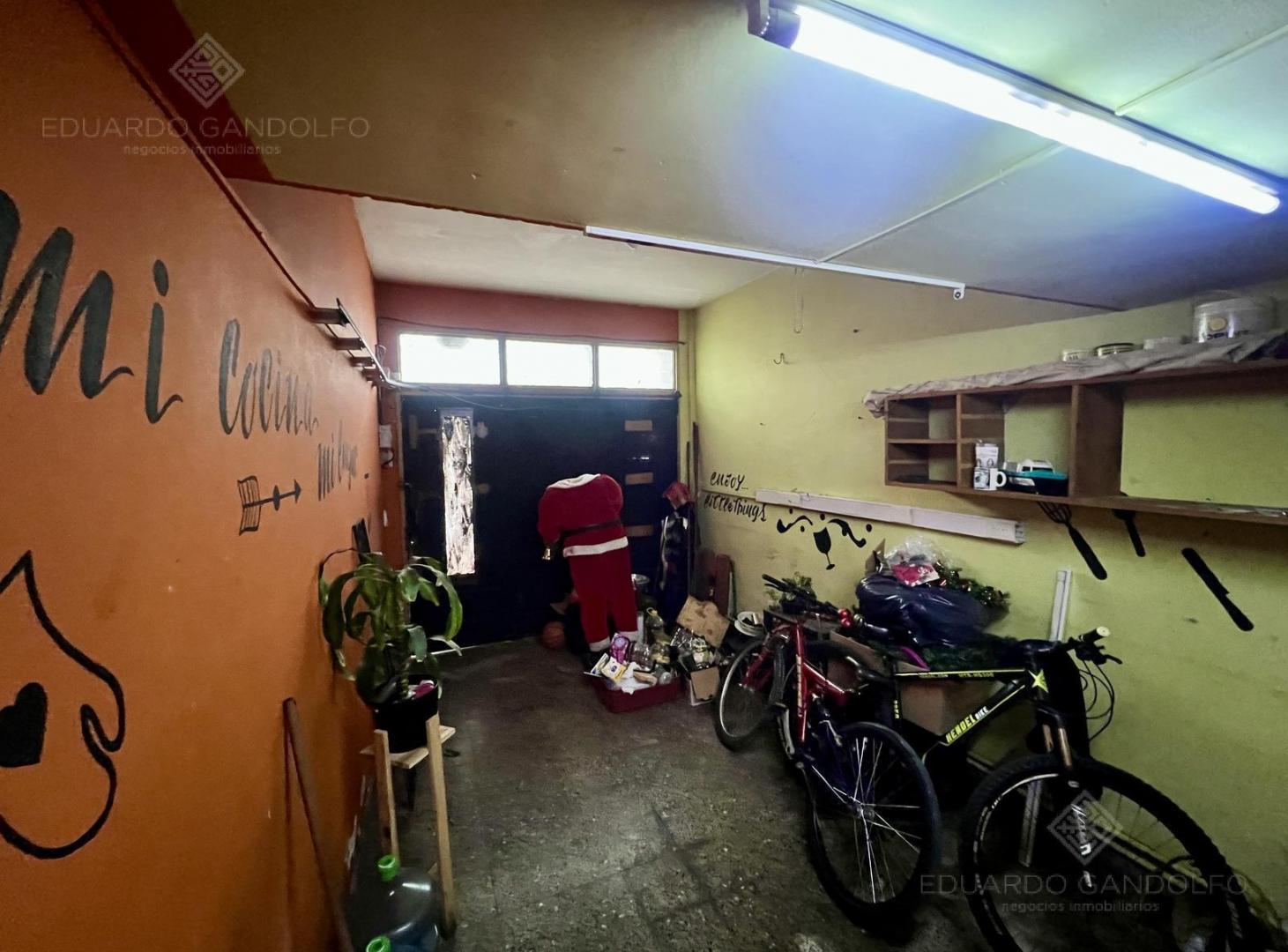 Casa con local en excelente zona - Vta Dta - OPORTUNIDAD!!!